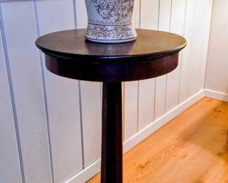 Plant stand and vase