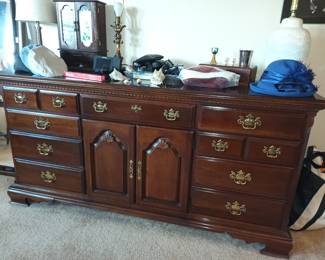 Heavy dresser
