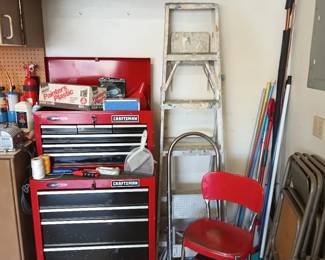 Rollaway toolchest and laders
