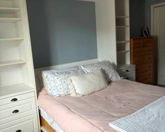 Queen size murphy bed