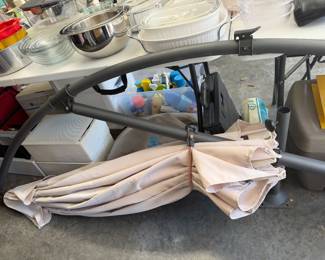 Cantilever offset patio umbrella