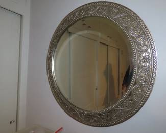 Round mirror.