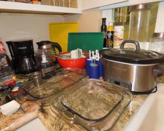 Clear Pyrex and a Cephalon slow cooker.