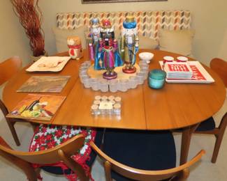 Dining room with Nutcrakers and other Christmas items.