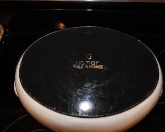 Large white Le Crueset Style casserole cookware.