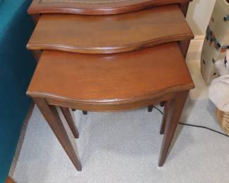 Set of three nesting tables.