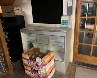 Glass display cabinet