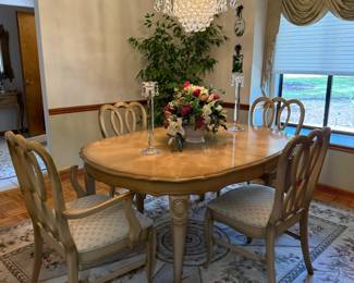 French Provincial oval dining table w/6 chairs