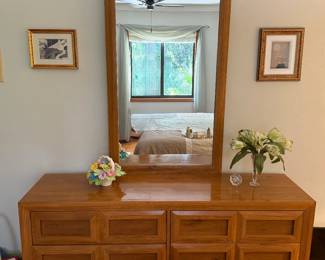 LThomasville vintage oak dresser w/vertical mirror