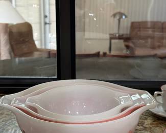 Pyrex Pink Gooseberry Cinderella mixing bowl set