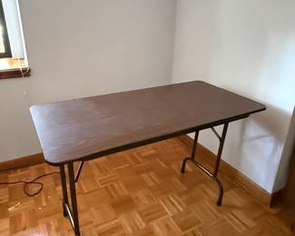 5" table w/folding legs