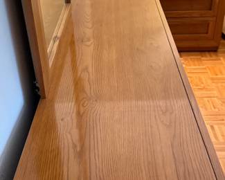 Dresser top is pristine!
