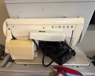 Vintage Singer Sewing Machine (untested)