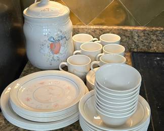 Vintage country style dinnerware