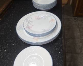 Set of Corelle Dishes