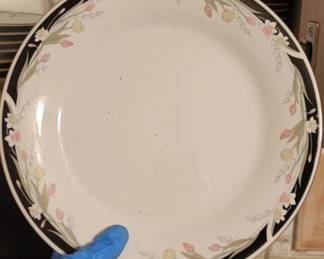 Lot 206: Crown Ming Fine China | Michelle