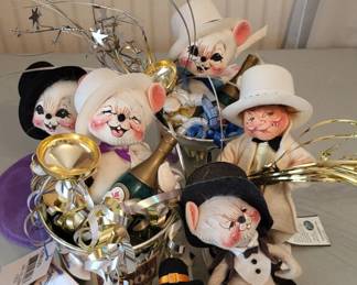 Lot 66: Annalee Mobilitee New Year and Millennium-themed Dolls