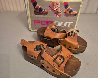 Lot 21: Vintage Pop Out Roller Skates - Size 7