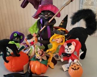 Lot 9: Annalee Halloween Theme Dolls & Figures