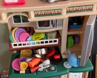 Lot 22: Step2 LifeStyle Deluxe Kitchen playset
