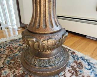 Lot 53: vintage-style quatrefoil tables - 2
