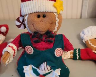 Lot 85: Holiday Textile & Nativity
