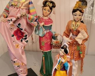 Lot 48: Vintage Asian Souvenir Dolls