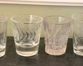 Lot 104: Shot, Cordial & Glassware