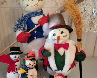Lot 67: Annalee Snowman and Winter Holiday Figurines