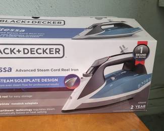 Lot 226: BLACK+DECKER Vitessa Advanced Steam Cord Reel Iron