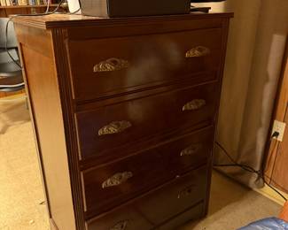Vintage chest of drawers 