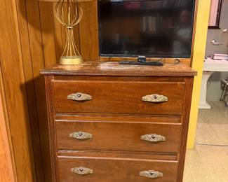 Vintage Dresser, Notice the cool pulls. Vintage Lamp, TV