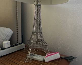 Eiffel Tower-shaped decorative table lamp.