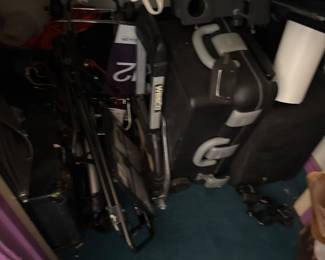 Golf bags and an assortment of golf clubs.
