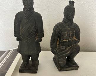 Standing and kneeling warrior figurines with detailed armor.