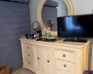 Stanley dresser and mirror