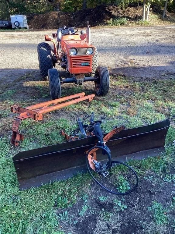 Kubota 4WD Double Traction L245DT diesel tractor & front mount blade