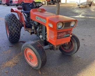 Kubota 4WD Double Traction L245DT diesel tractor & front mount blade