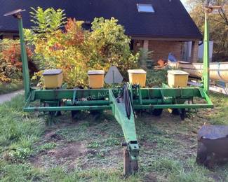 John Deere 7000 planter & seed disks