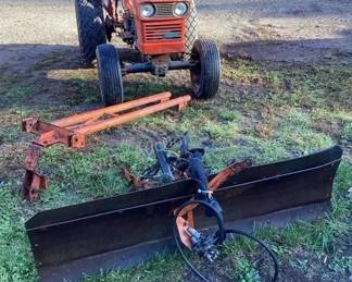 Kubota 4WD Double Traction L245DT diesel tractor & front mount blade