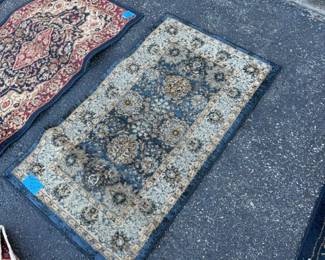 Matching rug to previous picture, slightly smaller