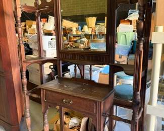 Great hall tree, needs a little love but a practical entryway piece