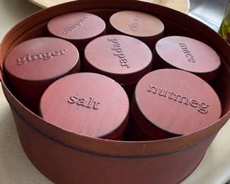 Round bentwood spice box with 7 labeled containers