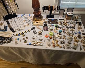 VINTAGE COSTUME & FINE JEWELRY COLLECTION – ESTATE SALE! Beautiful assortment of vintage costume and fine jewelry, including necklaces, bracelets, rings, earrings, brooches, watches, faux pearls, statement pieces, and more! A wonderful selection for jewelry lovers, vintage collectors, and treasure hunters! Pieces individually priced.