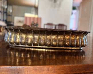 Vintage Italian Florentine giltwood or tôle oval planter/cachepot (often used as a centerpiece bowl or jardinière)