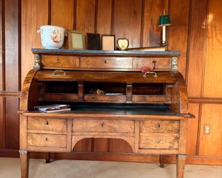 French Louis XVI or Empire style cylinder desk (bureau à cylindre), traditionally dating from the early to mid-19th century