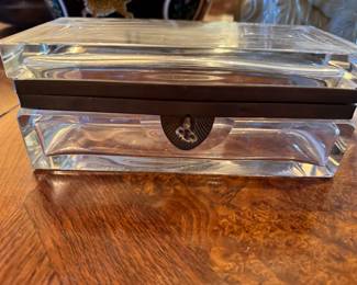 Vintage-Style Clear Glass Decorative Trinket Box — Rectangular transparent box featuring thick beveled sides, matching lid, dark brass-tone metal trim, and decorative front clasp. Elegant Hollywood Regency-inspired design. Suitable for jewelry, keepsakes, or desk accessories.