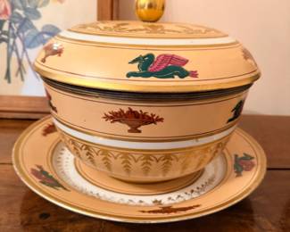 Vintage Mottahedeh Chinese Export / Lowestoft-Style Porcelain Covered Tureen with Underplate