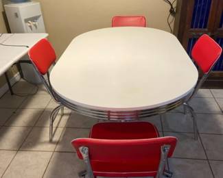 02 Coaster Retro Oval Table with 4 Chairs
