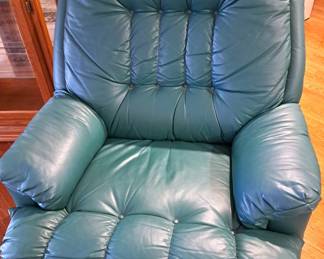 LEATHER RECLINER W ELECTRIC MASSAGER